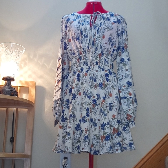 BNCI Dresses & Skirts - NWT Pretty BNCI Floral Dress Size M
